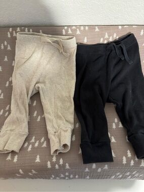 GAP Ribbed Baby Joggers in Cream and Black